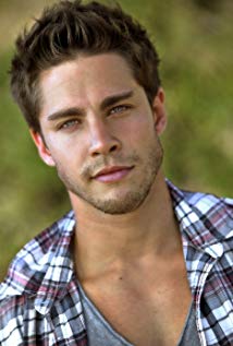 How tall is Dean Geyer?